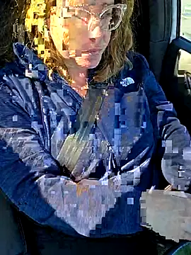 julimonroe online show from March 4, 2025, 6:07 pm