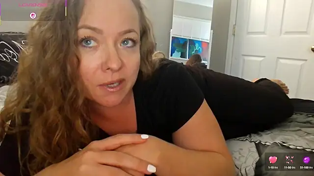 julimonroe online show from September 12, 2025, 3:12 pm