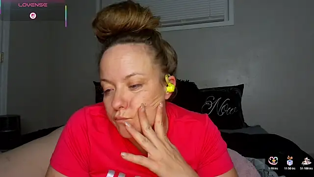 julimonroe online show from December 17, 2025, 3:12 am