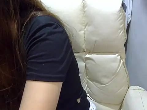    zurIII09  online show from May 11, 2026, 8:53 am