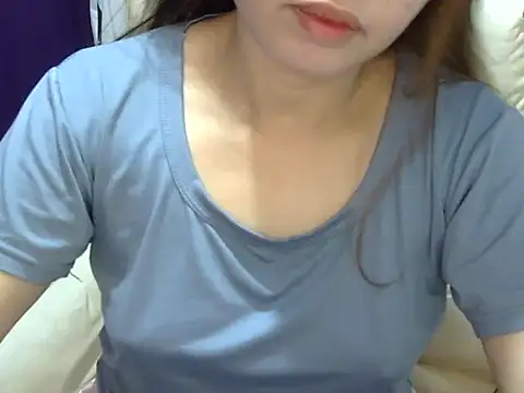    zurIII09  online show from May 23, 2026, 3:23 am