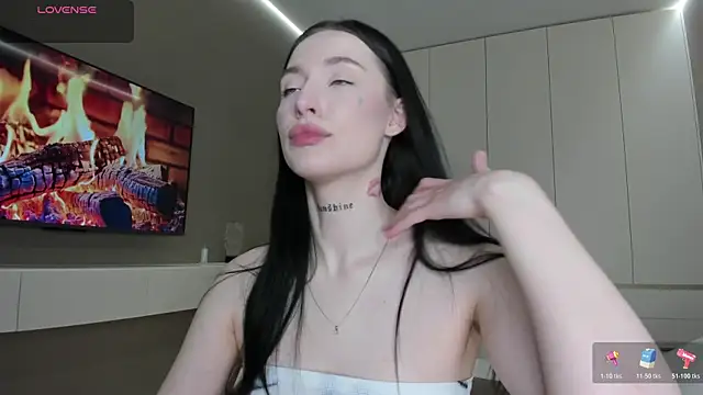 Snapshot of JenniferQueen11 chatting on April 18, 2026, 3:38 pm JenniferQueen11 online show from April 18, 2026, 3:38 pm