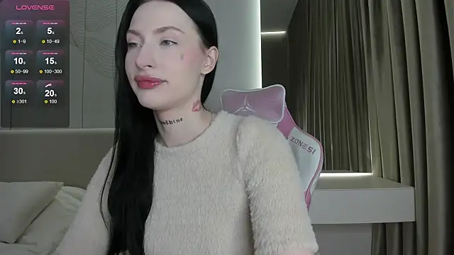 JenniferQueen11 online show from July 11, 2026, 4:10 pm