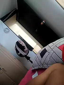 Snapshot of escalofrianti chatting on February 23, 2025, 5:50 pm escalofrianti online show from February 23, 2025, 5:50 pm