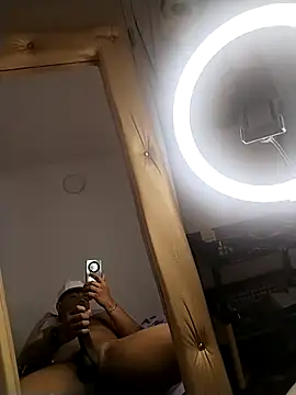 Snapshot of escalofrianti chatting on December 15, 2025, 11:53 pm escalofrianti online show from December 15, 2025, 11:53 pm