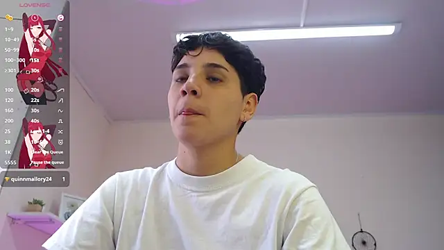 Snapshot of bad_giirl_ chatting on February 21, 2025, 7:32 pm bad giirl online show from February 21, 2025, 7:32 pm