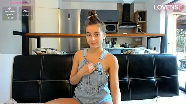 ElizSweet online show from March 4, 2026, 1:17 pm