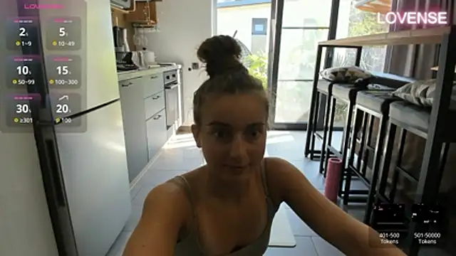 ElizSweet online show from April 15, 2026, 12:01 pm