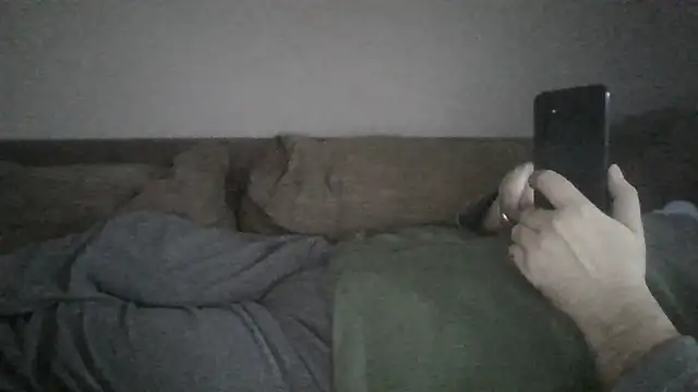 Snapshot of Anderrust chatting on November 16, 2025, 12:11 pm Anderrust online show from November 16, 2025, 12:11 pm