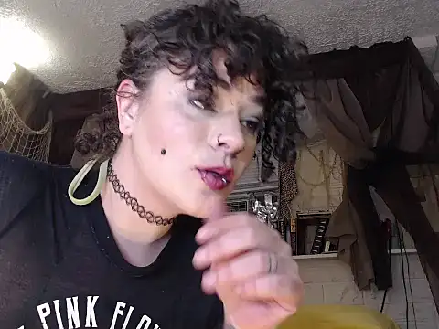 Snapshot of MaxiMillz chatting on November 9, 2025, 3:38 am MaxiMillz online show from November 9, 2025, 3:38 am