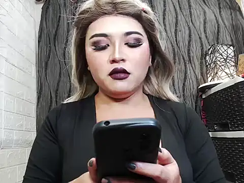 Snapshot of x12inchanaconda chatting on October 26, 2025, 12:27 am x12inchanaconda online show from October 26, 2025, 12:27 am