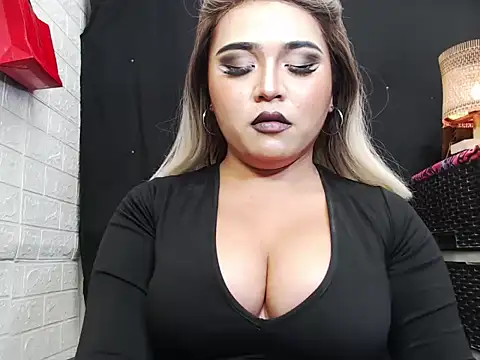 Snapshot of x12inchanaconda chatting on November 27, 2025, 12:56 am x12inchanaconda online show from November 27, 2025, 12:56 am