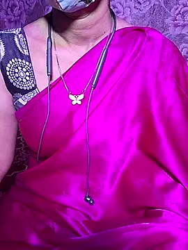 Snapshot of XBHUUME chatting on December 5, 2025, 5:09 pm XBHUUME online show from December 5, 2025, 5:09 pm