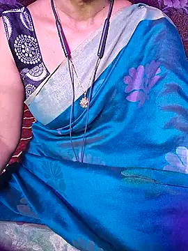 Snapshot of XBHUUME chatting on February 10, 2026, 4:44 pm XBHUUME online show from February 10, 2026, 4:44 pm