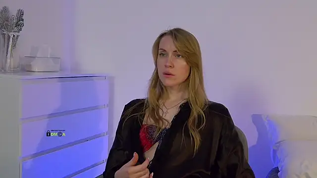 Fallinlove1 online show from February 25, 2025, 8:09 pm