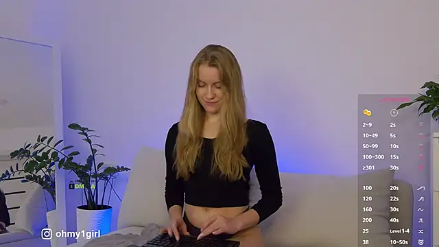 Fallinlove1 online show from December 5, 2025, 3:20 pm