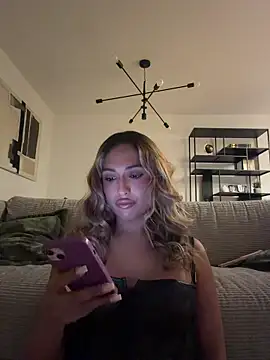 Snapshot of carminaurmommy chatting on December 2, 2025, 12:38 am carminaurmommy online show from December 2, 2025, 12:38 am