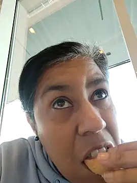 Molly newman6 online show from February 5, 2026, 11:59 am