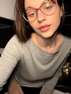 Snapshot of Camilla_Railian chatting on December 2, 2024, 6:10 pm Camilla Railian online show from December 2, 2024, 6:10 pm