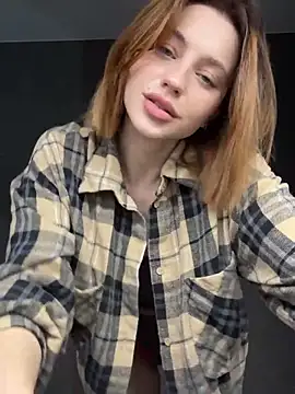Snapshot of Camilla_Railian chatting on October 5, 2025, 4:00 am Camilla Railian online show from October 5, 2025, 4:00 am