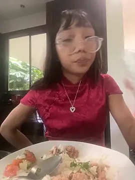 Snapshot of Karmakuro chatting on October 29, 2025, 8:21 pm Karmakuro online show from October 29, 2025, 8:21 pm