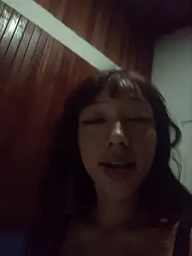 Karmakuro online show from April 15, 2026, 1:23 am