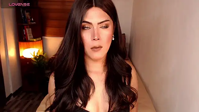 Snapshot of SweetieZeveey_ chatting on May 19, 2026, 2:40 am SweetieZeveey online show from May 19, 2026, 2:40 am