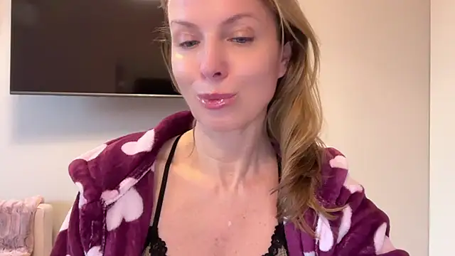 Snapshot of RachellAmazing chatting on March 4, 2025, 4:20 pm RachellAmazing online show from March 4, 2025, 4:20 pm