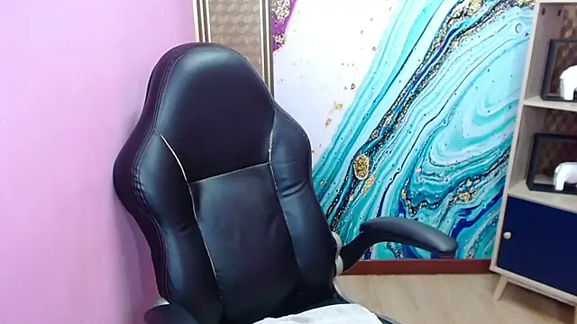 Snapshot of Amy_Ronan chatting on November 5, 2025, 4:07 pm Amy Ronan online show from November 5, 2025, 4:07 pm