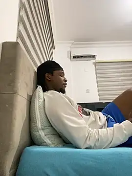 Snapshot of finefinance chatting on October 16, 2025, 7:48 pm finefinance online show from October 16, 2025, 7:48 pm