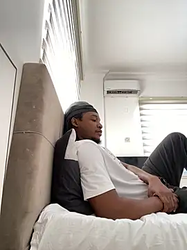 Snapshot of finefinance chatting on October 31, 2025, 6:25 am finefinance online show from October 31, 2025, 6:25 am