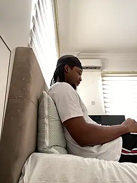 Snapshot of finefinance chatting on November 1, 2025, 6:48 am finefinance online show from November 1, 2025, 6:48 am