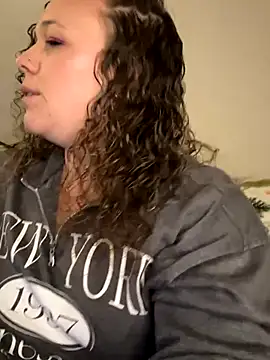 AuroraSummers online show from November 17, 2025, 1:00 am