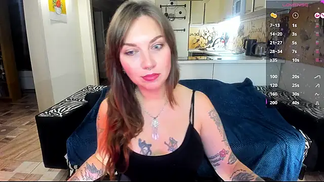 StacyTigerr online show from November 14, 2025, 4:49 pm