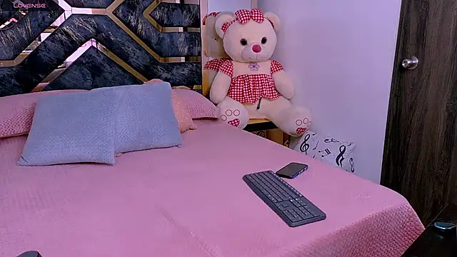Tania white89 online show from May 22, 2026, 2:33 pm