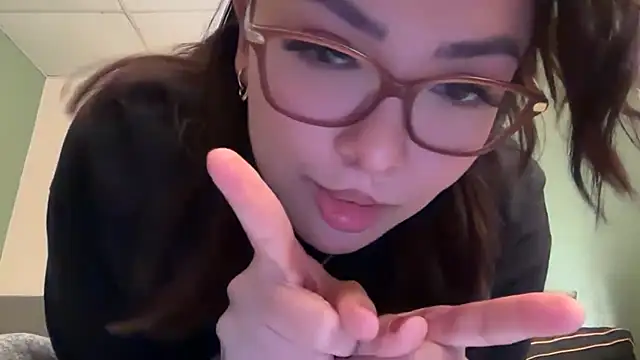 nativepumpkin95 online show from October 16, 2025, 9:05 pm