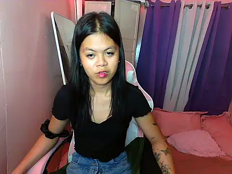 Snapshot of young_salsalita chatting on March 7, 2025, 11:29 am young salsalita online show from March 7, 2025, 11:29 am