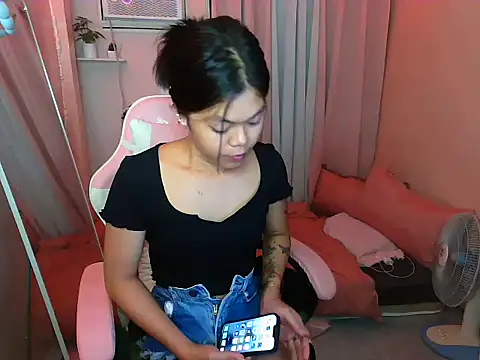 Snapshot of young_salsalita chatting on September 17, 2025, 5:14 pm young salsalita online show from September 17, 2025, 5:14 pm
