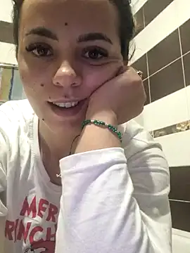 Snapshot of PlayfulElla chatting on December 21, 2025, 3:08 pm PlayfulElla online show from December 21, 2025, 3:08 pm