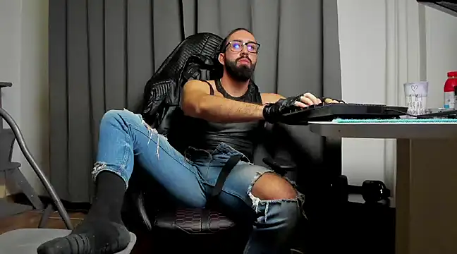 liamaesthetic online show from March 2, 2025, 9:43 pm