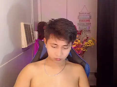 khael moreno online show from November 15, 2025, 6:04 pm