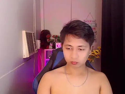 khael moreno online show from November 18, 2025, 12:38 am