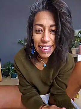 Snapshot of Goldenlace chatting on February 18, 2026, 11:06 am Goldenlace online show from February 18, 2026, 11:06 am