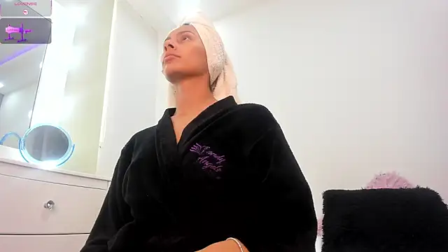 Snapshot of karlyn_angels chatting on February 12, 2026, 6:36 pm karlyn angels online show from February 12, 2026, 6:36 pm