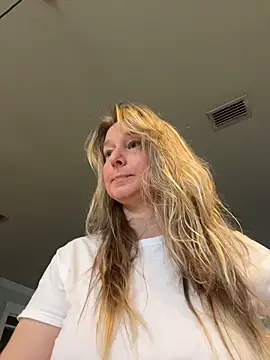 Snapshot of Vivian_MayXxX chatting on March 27, 2026, 5:01 pm Vivian MayXxX online show from March 27, 2026, 5:01 pm