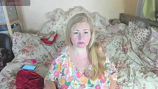 Snapshot of BustyDonnaSexyy chatting on February 25, 2026, 5:00 pm BustyDonnaSexyy online show from February 25, 2026, 5:00 pm