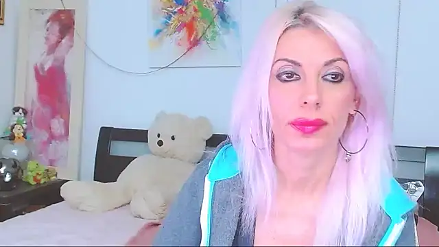 HoneyLara online show from October 26, 2025, 7:09 pm