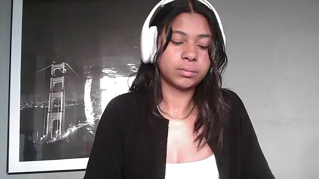 Snapshot of dark_enchantress_ chatting on February 7, 2026, 10:57 pm dark enchantress online show from February 7, 2026, 10:57 pm