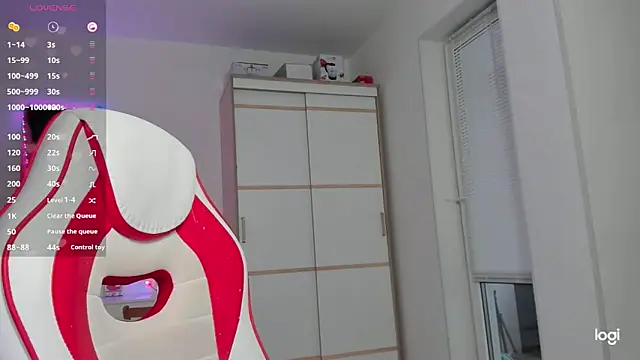 Snapshot of HotCarolineXO chatting on November 18, 2025, 12:31 pm HotCarolineXO online show from November 18, 2025, 12:31 pm