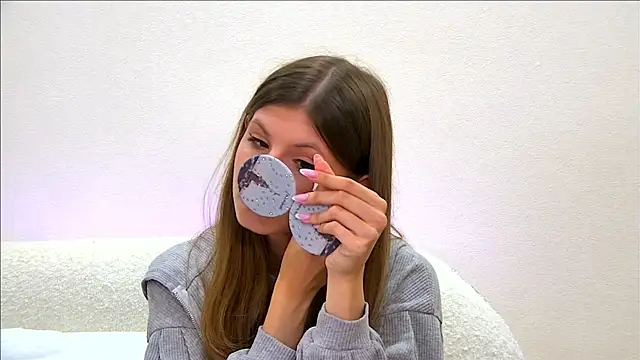 LillianKim online show from September 9, 2025, 8:47 am